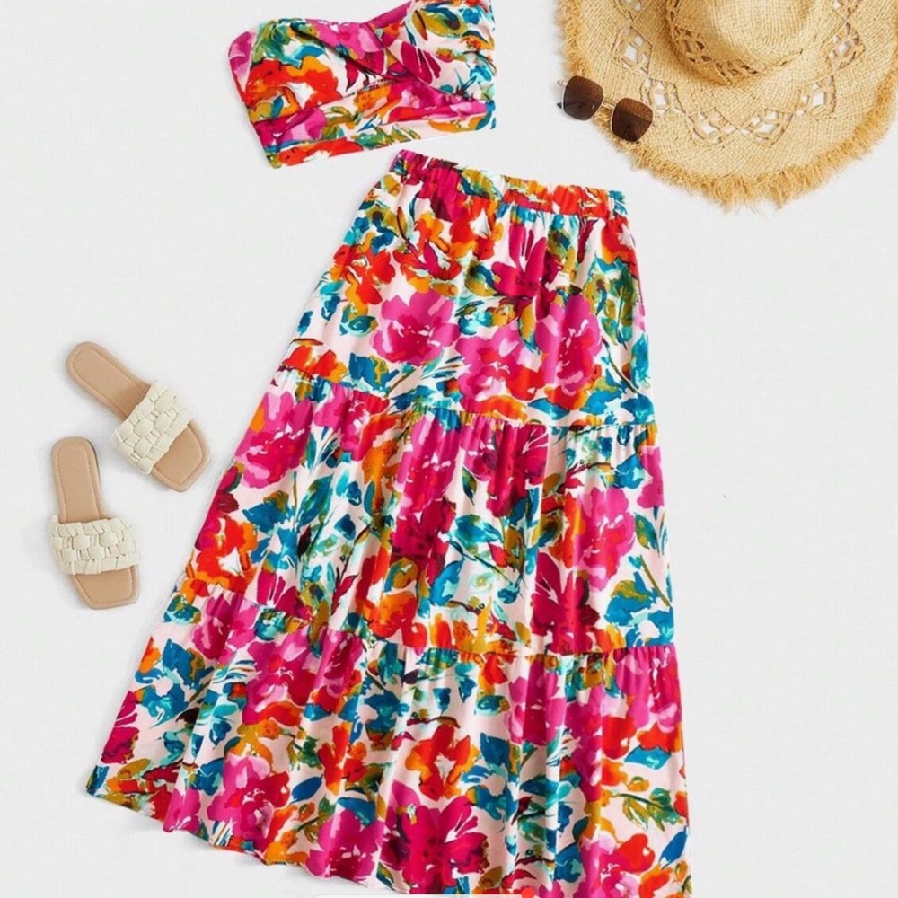 TSHEIN VCAY Floral Print Tube Top & Skirt Summer Set
Womens 2 pc set size 12/OX